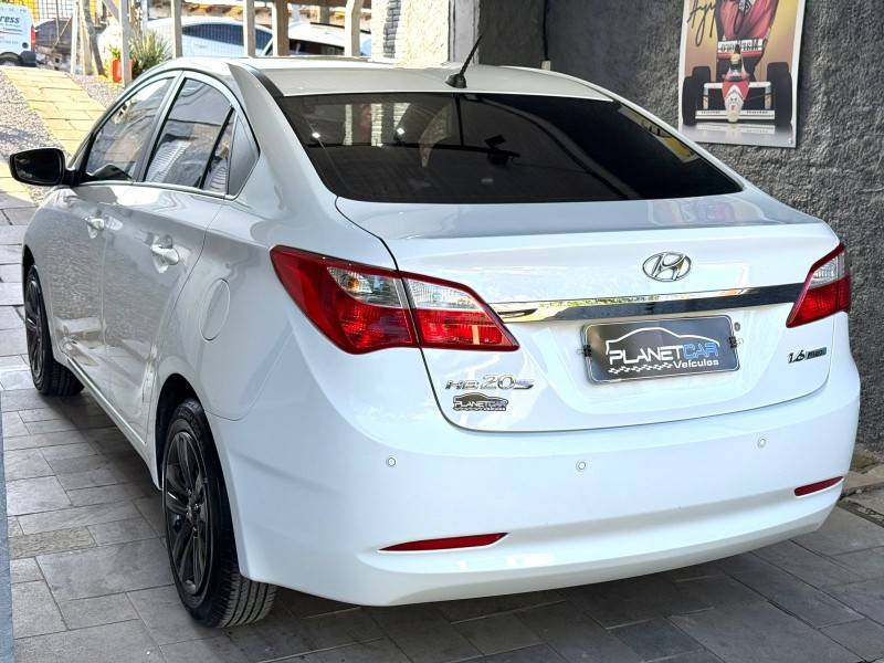 HYUNDAI - HB20S - 2014/2015 - Branca - R$ 55.000,00