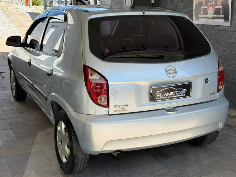 CHEVROLET - CELTA - 2007/2008 - Prata - R$ 18.000,00