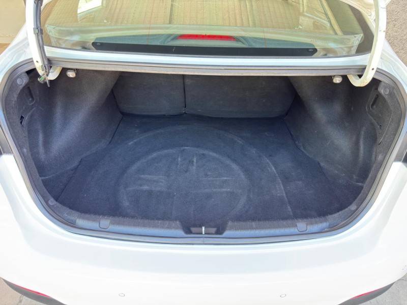 KIA MOTORS - CERATO - 2013/2014 - Branca - R$ 68.000,00