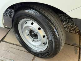 KIA MOTORS - BONGO - 2015/2016 - Branca - R$ 110.000,00