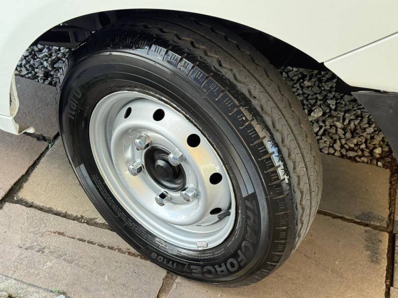 KIA MOTORS - BONGO - 2015/2016 - Branca - R$ 110.000,00