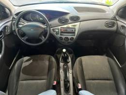 FORD - FOCUS - 2005/2005 - Prata - R$ 18.900,00
