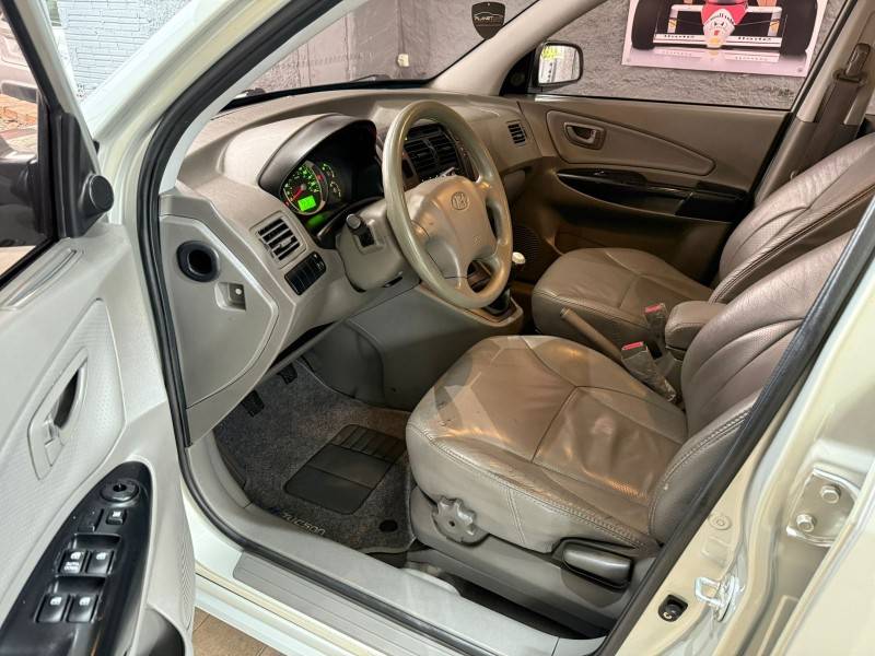 HYUNDAI - TUCSON - 2010/2011 - Prata - R$ 43.500,00