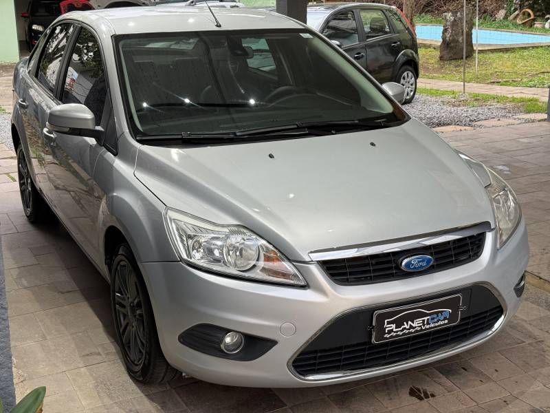 FORD - FOCUS - 2012/2013 - Prata - R$ 43.000,00