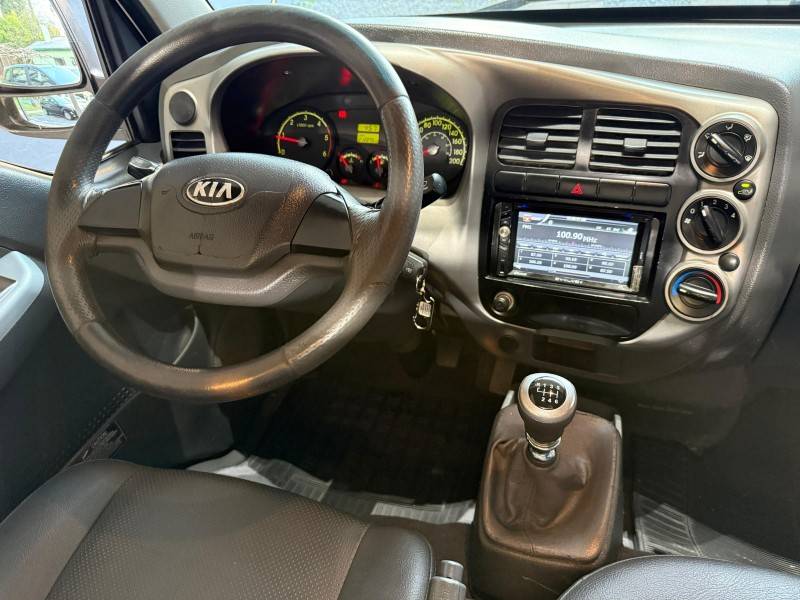 KIA MOTORS - BONGO - 2015/2016 - Branca - R$ 105.000,00