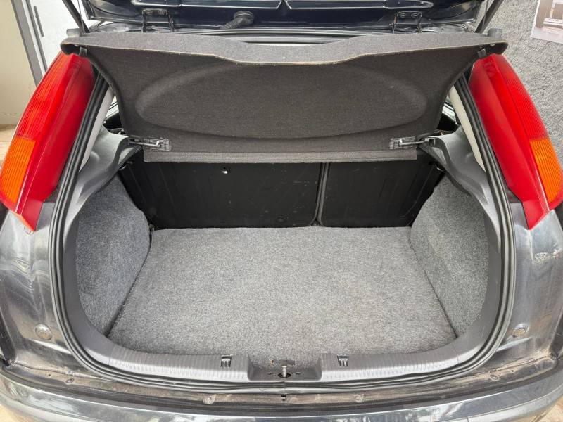 FORD - FOCUS - 2008/2009 - Preta - R$ 27.900,00