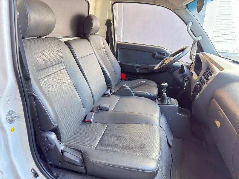 KIA MOTORS - BONGO - 2015/2016 - Branca - R$ 110.000,00