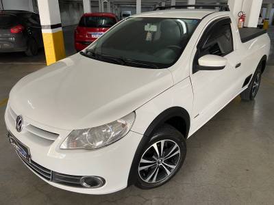 VOLKSWAGEN - SAVEIRO - 2012/2013 - Branca - R$ 43.500,00