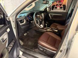 TOYOTA - HILUX SW4 - 2016/2016 - Prata - R$ 206.000,00