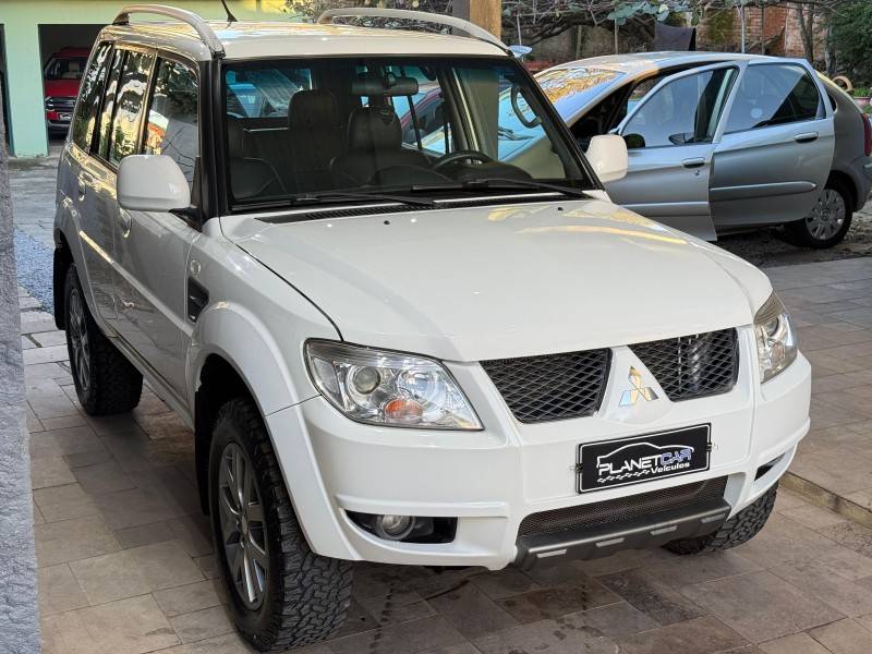 MITSUBISHI - PAJERO TR4 - 2013/2013 - Branca - R$ 58.900,00