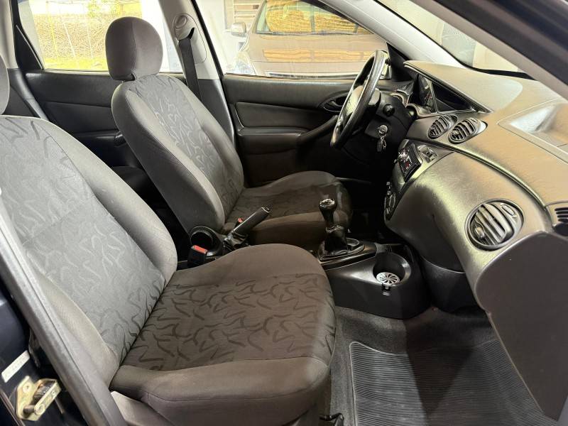 FORD - FOCUS - 2008/2009 - Preta - R$ 27.500,00