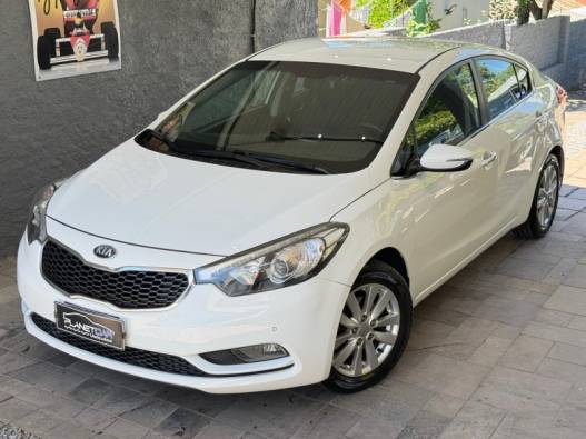 KIA MOTORS - CERATO - 2013/2014 - Branca - R$ 68.000,00