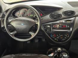 FORD - FOCUS - 2008/2009 - Preta - R$ 27.500,00