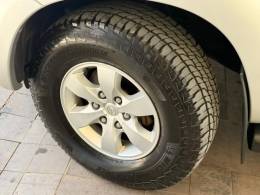 TOYOTA - HILUX - 2013/2013 - Prata - R$ 132.900,00