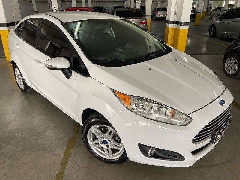 FORD - FIESTA - 2017/2017 - Branca - R$ 55.000,00