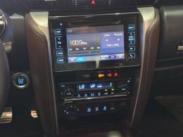 TOYOTA - HILUX SW4 - 2016/2016 - Prata - R$ 206.000,00