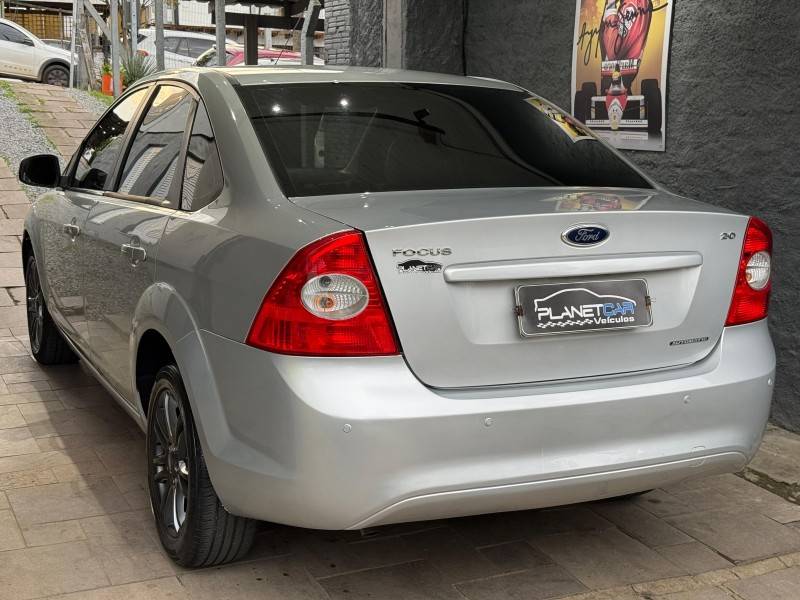 FORD - FOCUS - 2012/2013 - Prata - R$ 43.000,00