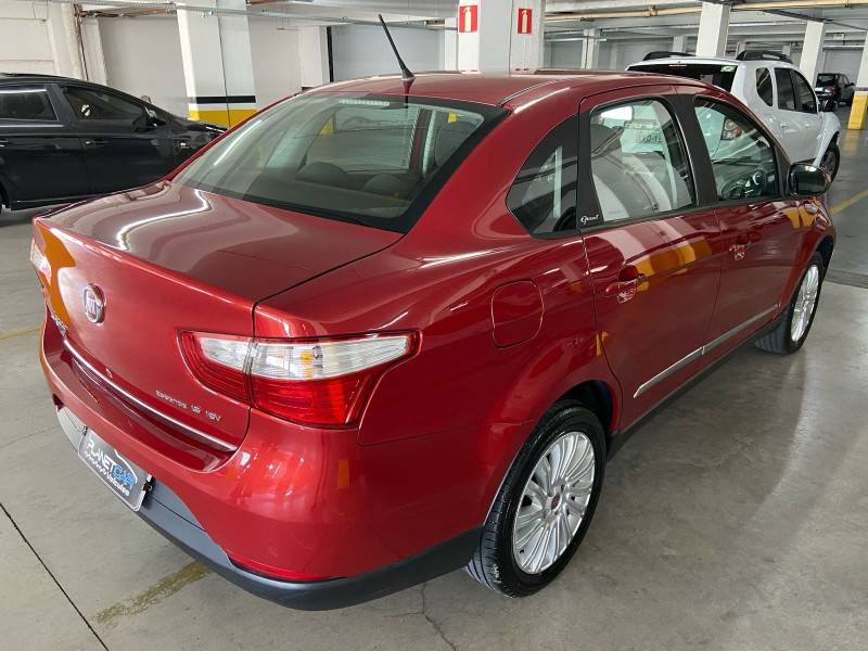 FIAT - GRAND SIENA - 2013/2014 - Vermelha - R$ 42.000,00