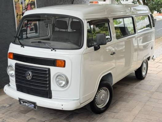 VOLKSWAGEN - KOMBI - 2012/2013 - Branca - R$ 56.000,00