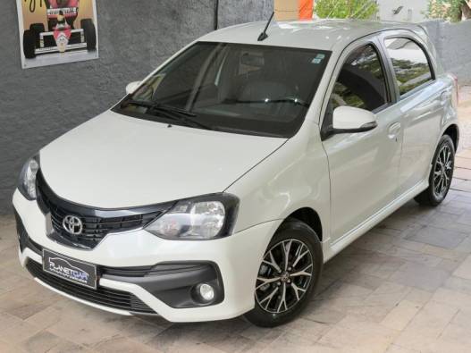 TOYOTA - ETIOS - 2018/2019 - Branca - R$ 68.900,00