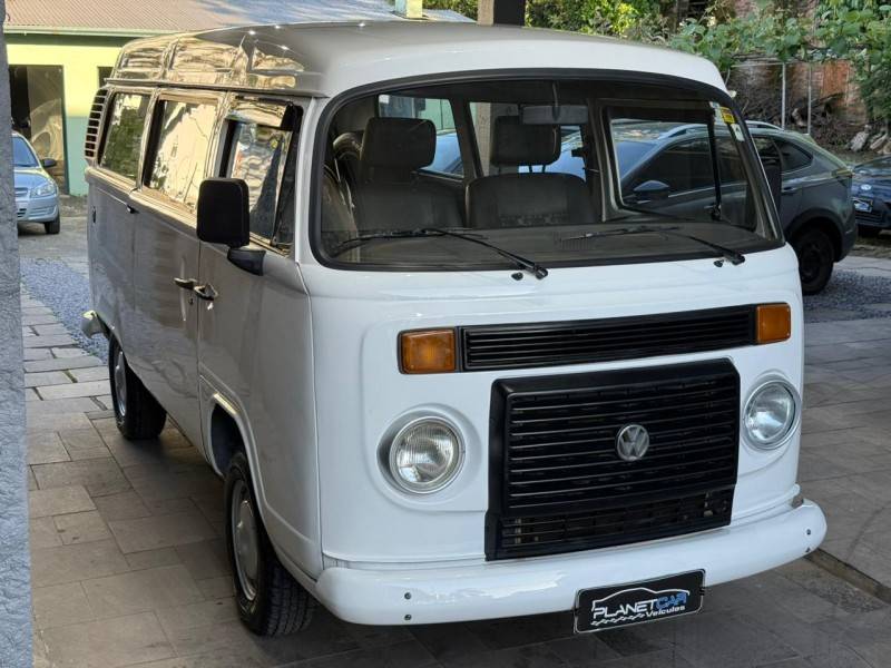 VOLKSWAGEN - KOMBI - 2006/2007 - Branca - R$ 40.000,00