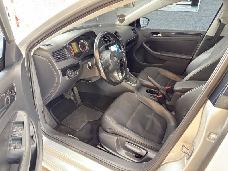 VOLKSWAGEN - JETTA - 2011/2012 - Prata - R$ 59.900,00