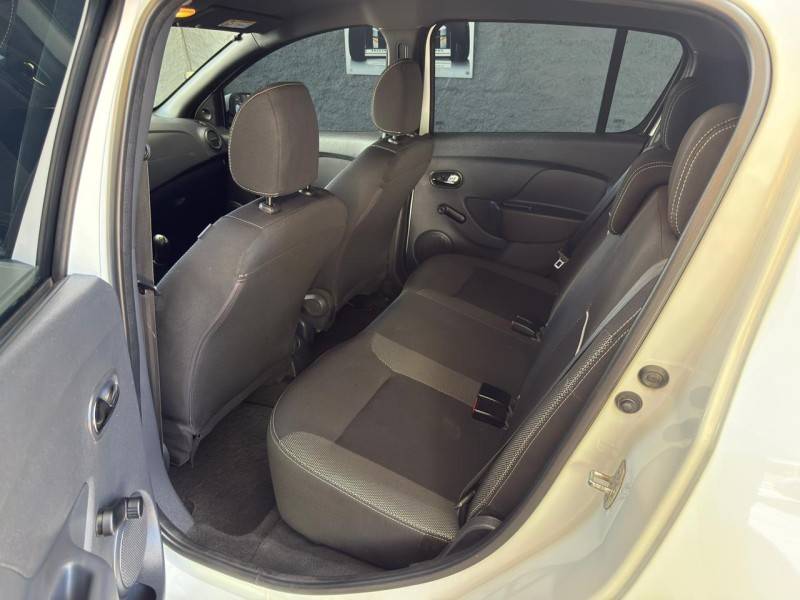 RENAULT - SANDERO - 2019/2020 - Branca - R$ 45.900,00