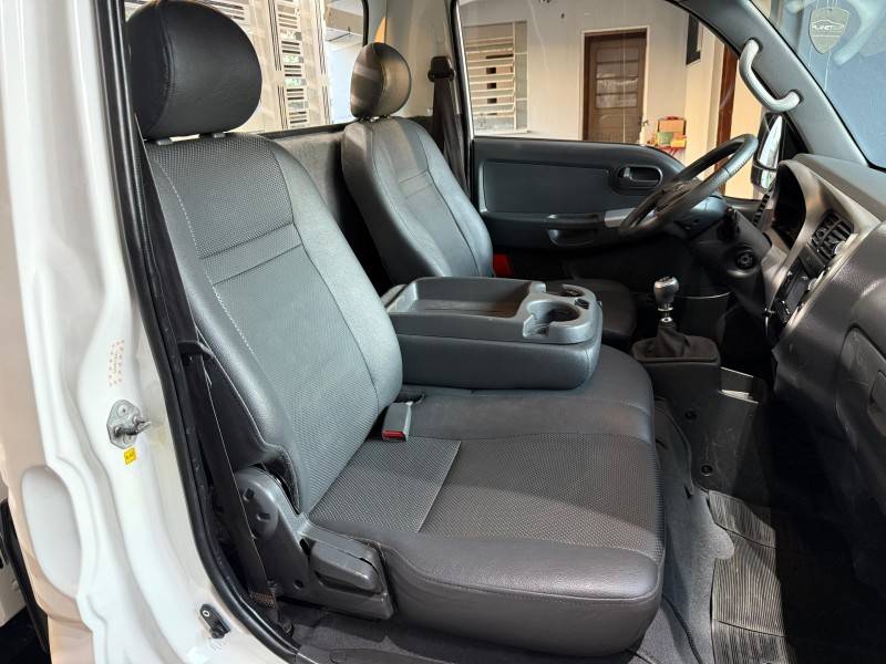 KIA MOTORS - BONGO - 2015/2016 - Branca - R$ 105.000,00